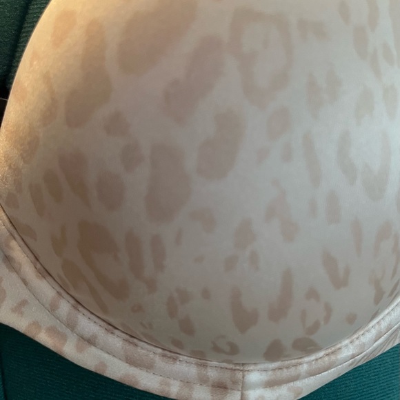 Victoria Secret tan, leopard-like pattern bra, multi strap options - Picture 3 of 5